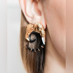 Elephant Earrings Q137